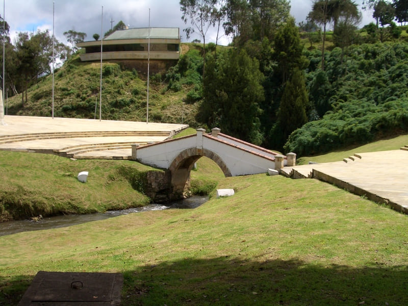 Nuevas plazoletas y senderos forman parte del proyecto de intervención del Puente de Boyacá
