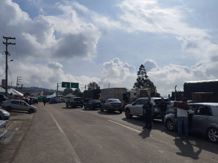 Ya comienza el desabastecimiento de combustible en 10 municipios a causa del paro campesino