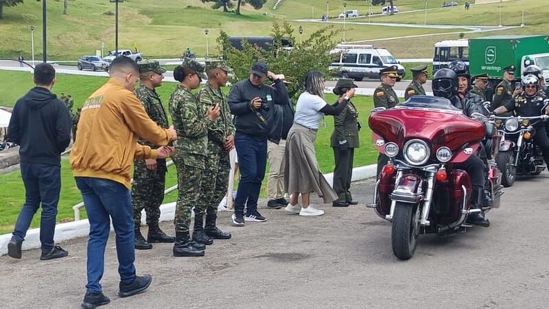 Homenaje ‘Vuelo del Ángel’ en el Puente de Boyacá
