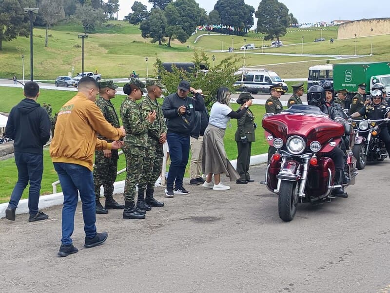 Homenaje ‘Vuelo del Ángel’ en el Puente de Boyacá