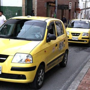 Se elimina requisito de planilla de viaje para taxistas entre municipios cercanos