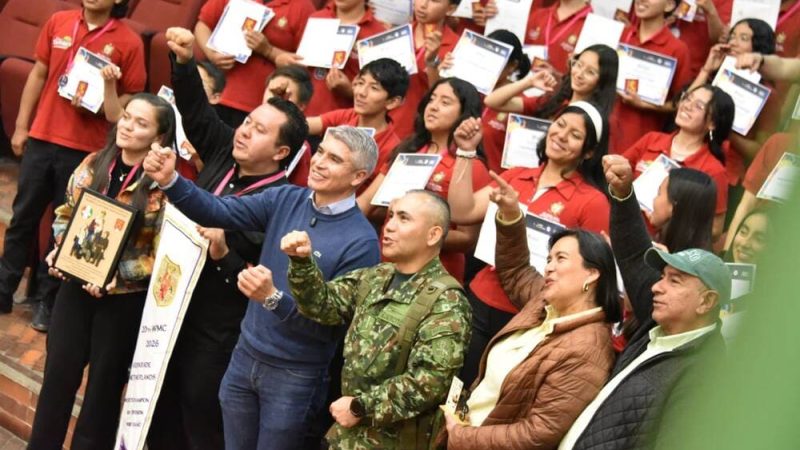 Alcalde Wilson Castiblanco Gil entrega 25 becas con universidad española para jóvenes de la Banda Sinfónica de Samacá, campeona mundial en Países Bajos