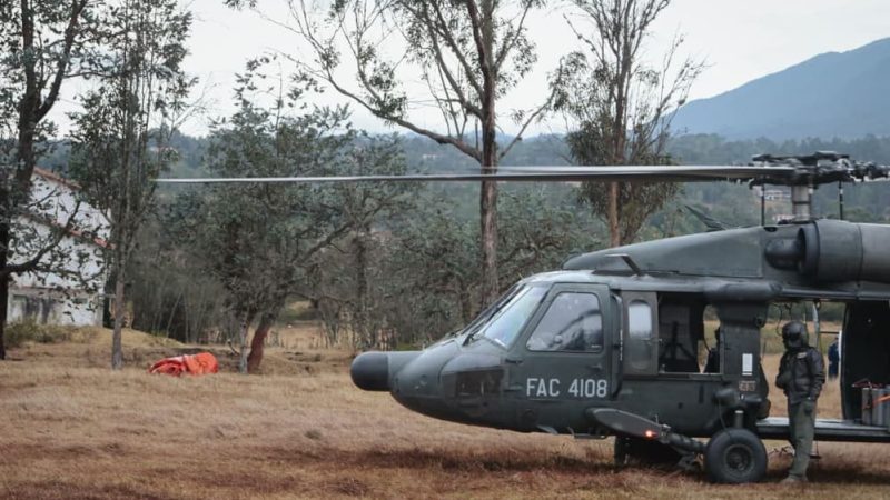 Fuerte despliegue aéreo logra controlar al 90 % el incendio en Chíquiza y el Santuario de Iguaque
