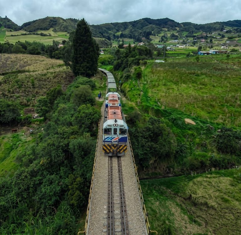 Gobernador de Boyacá pide al Gobierno Nacional priorizar tren de mediana velocidad hacia Bogotá