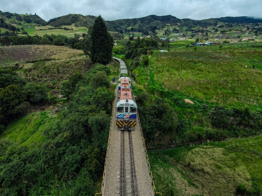Gobernador de Boyacá pide al Gobierno Nacional priorizar tren de mediana velocidad hacia Bogotá